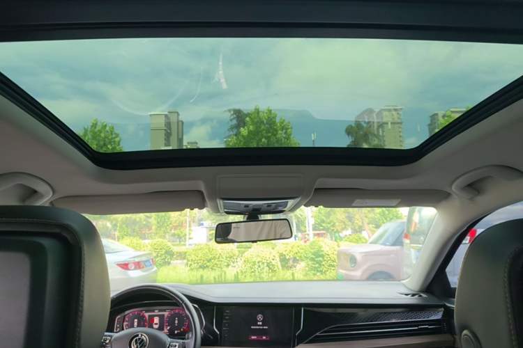 Used Volkswagen Passat 2020 Revised Version 330TSI Luxury Edition China VI Standard Headliner