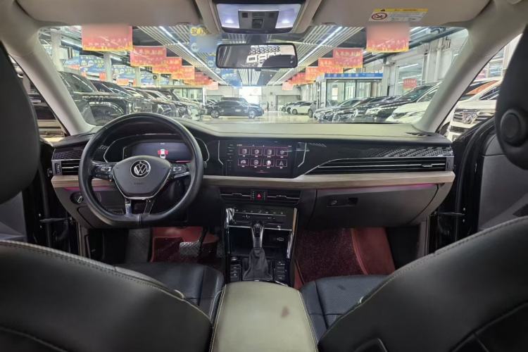 Used Volkswagen Passat 2020 Revised Version 330TSI Luxury Edition China VI Standard Interior 1