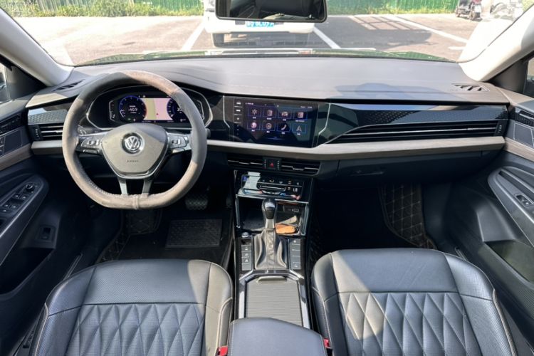 Used Volkswagen Passat 2020 330TSI Luxury Edition China VI Interior 1