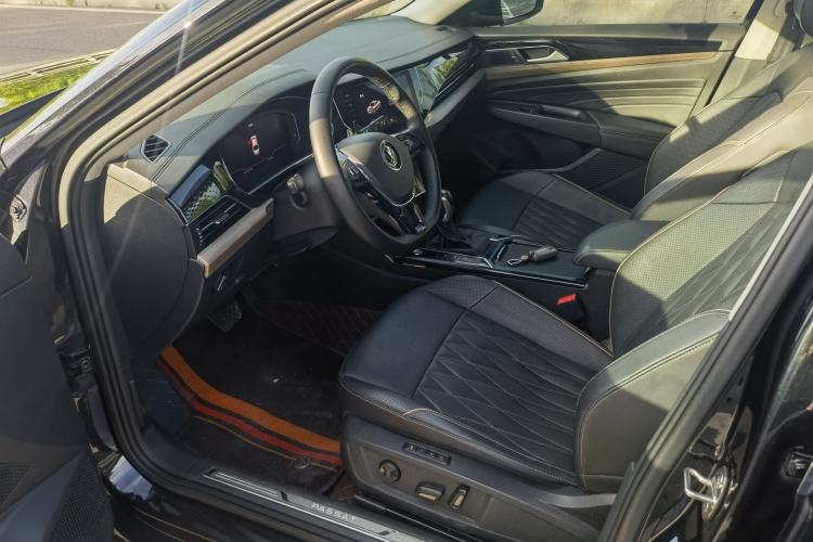 Used Volkswagen Passat 2020 Revised Version 330TSI Luxury Edition China VI Standard Interior 1