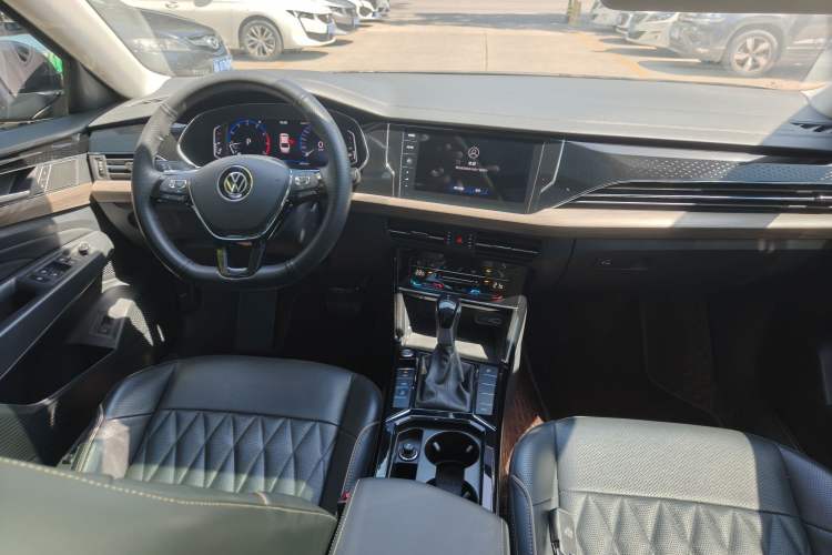 Used Volkswagen Passat 2020 Revised Version 330TSI Luxury Edition China VI Standard Interior 1