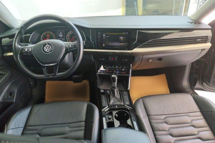 Used Volkswagen Passat 2020 330TSI Elite Edition China VI Interior 1