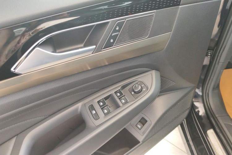 Used Volkswagen Passat 2020 330TSI Elite Edition China VI Interior 10