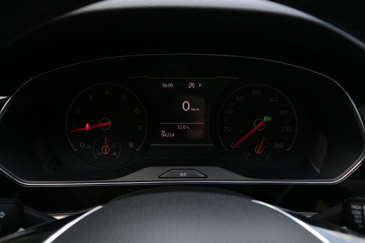 Used Volkswagen Passat 2020 330TSI Elite Edition China VI Interior 10