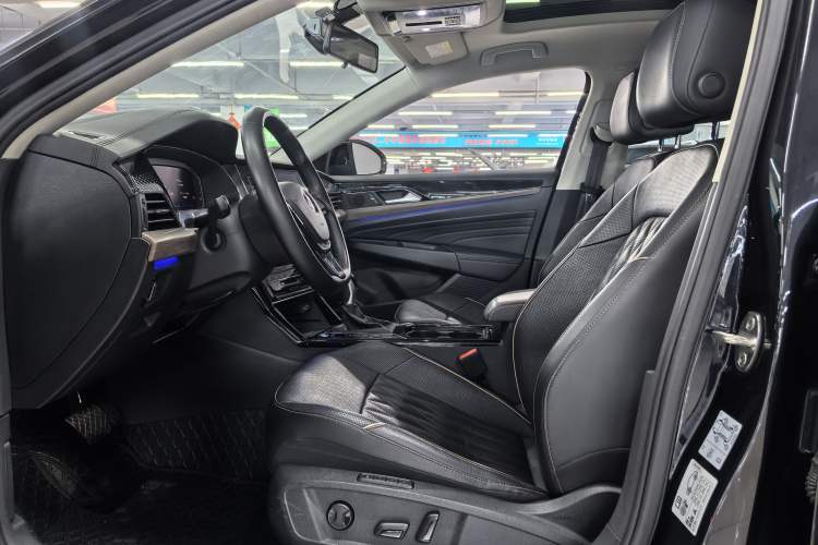 Used Volkswagen Passat 2020 Restyled 380TSI Luxury Edition China VI Standard Interior 2