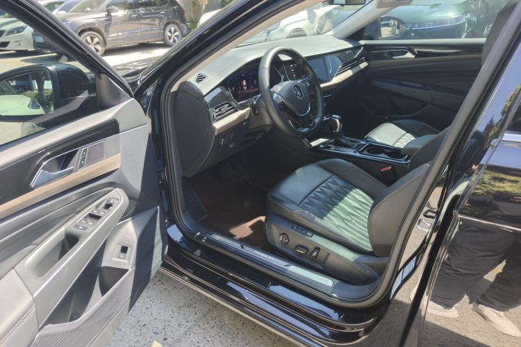 Used Volkswagen Passat 2020 Revised Version 330TSI Luxury Edition China VI Standard Interior 2