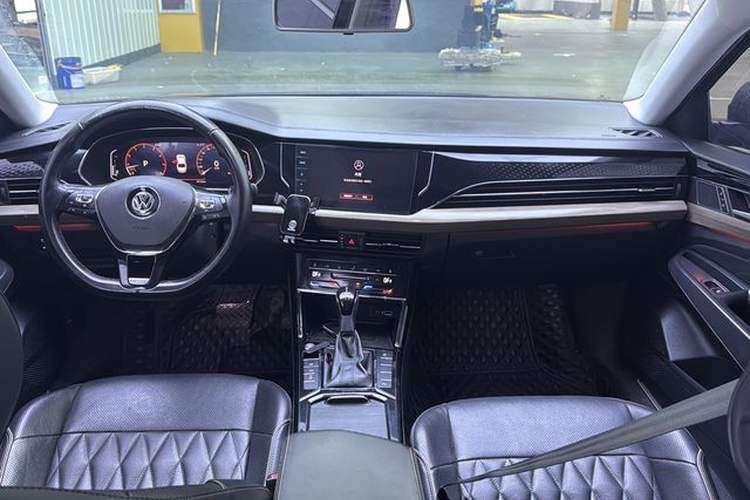 Used Volkswagen Passat 2020 330TSI Luxury Edition China VI Interior 2