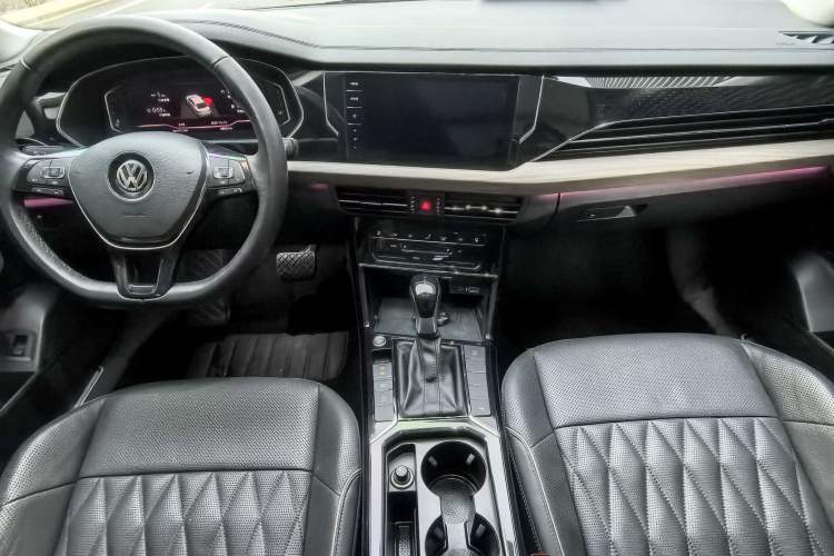 Used Volkswagen Passat 2020 330TSI Luxury Edition China VI Interior 2