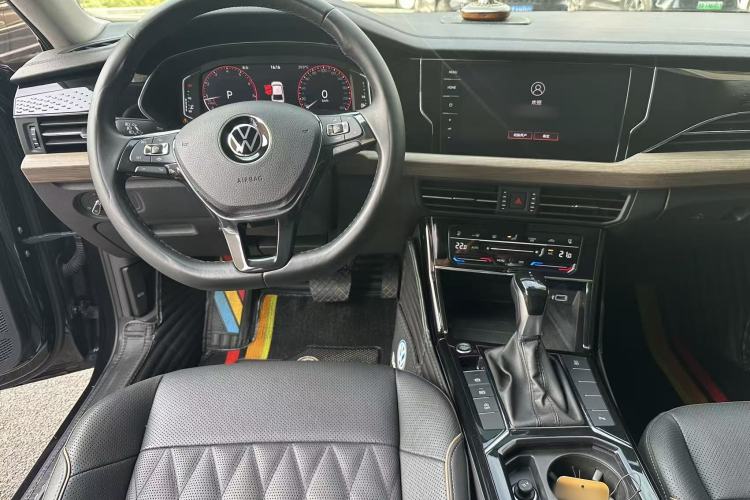 Used Volkswagen Passat 2020 Revised Version 330TSI Luxury Edition China VI Standard Interior 3
