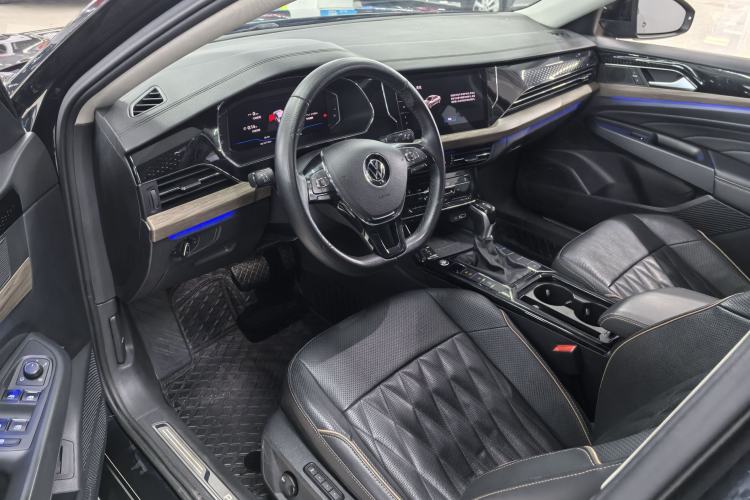 Used Volkswagen Passat 2020 Restyled 380TSI Luxury Edition China VI Standard Interior 3