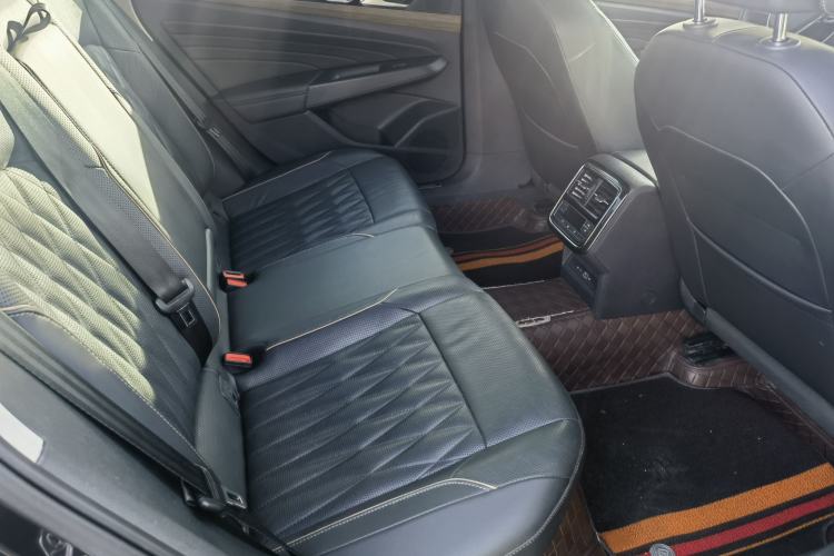Used Volkswagen Passat 2020 Revised Version 330TSI Luxury Edition China VI Standard Interior 3