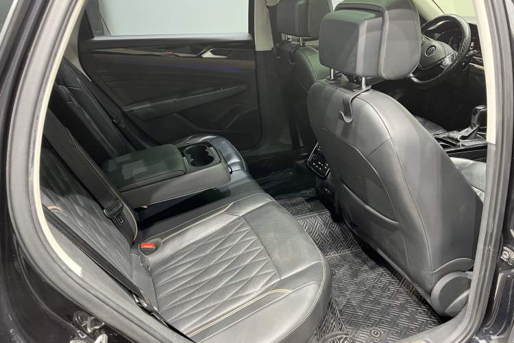 Used Volkswagen Passat 2020 Revised Version 330TSI Luxury Edition China VI Standard Interior 3