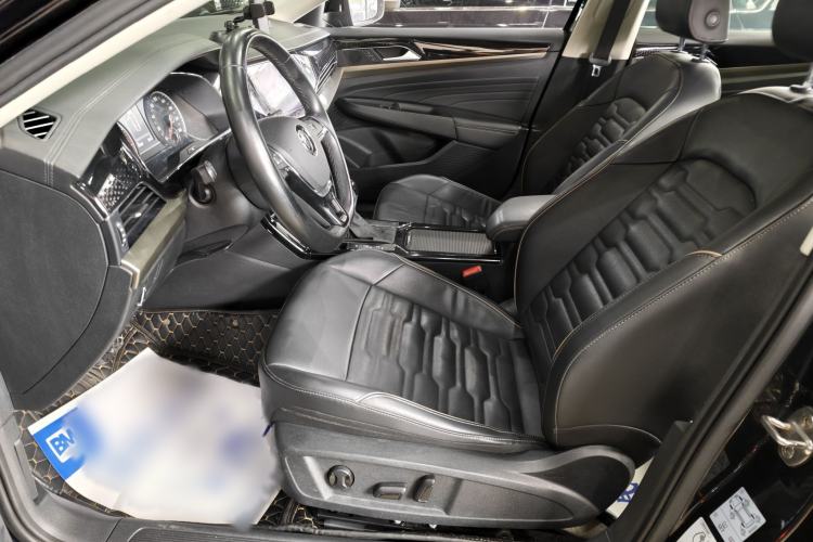 Used Volkswagen Passat 2020 330TSI Elite Edition China VI Interior 3