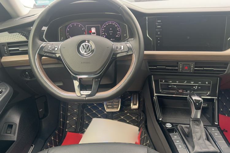 Used Volkswagen Passat 2020 330TSI Prestige Edition China VI Standard Interior 3