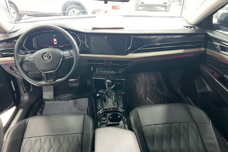 Used Volkswagen Passat 2020 Revised Version 330TSI Luxury Edition China VI Standard Interior 3