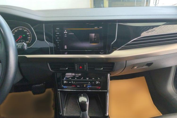 Used Volkswagen Passat 2020 330TSI Elite Edition China VI Interior 3