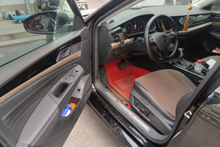 Used Volkswagen Passat 2020 Revised Version 330TSI Luxury Edition China VI Standard Interior 3