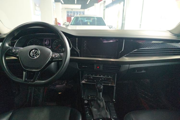 Used Volkswagen Passat 2020 Facelift 330TSI Elite Edition China VI Standard Interior 3