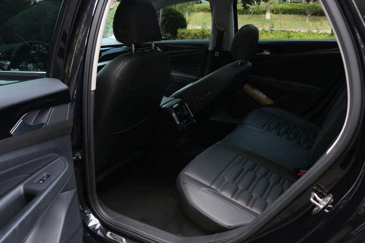 Used Volkswagen Passat 2020 330TSI Elite Edition China VI Interior 3