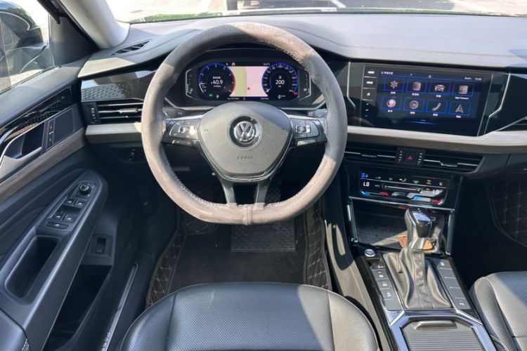 Used Volkswagen Passat 2020 330TSI Luxury Edition China VI Interior 4
