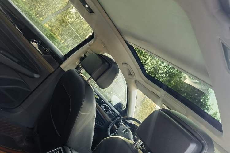 Used Volkswagen Passat 2020 Revised Version 330TSI Luxury Edition China VI Standard Interior 4