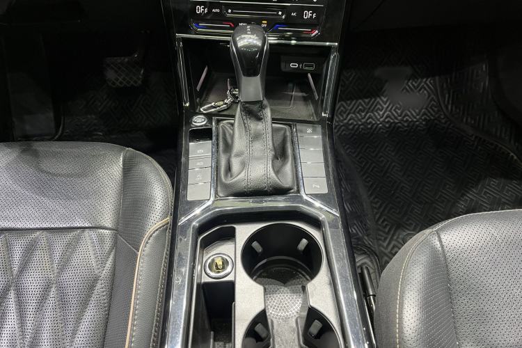 Used Volkswagen Passat 2020 Revised Version 330TSI Luxury Edition China VI Standard Interior 4