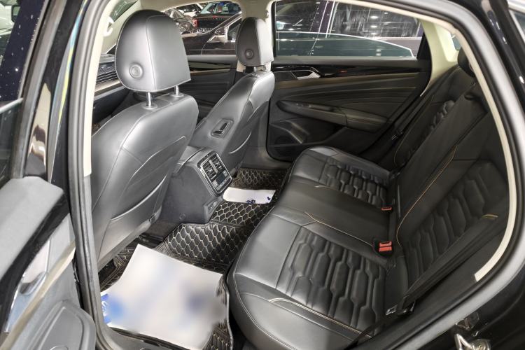 Used Volkswagen Passat 2020 330TSI Elite Edition China VI Interior 4