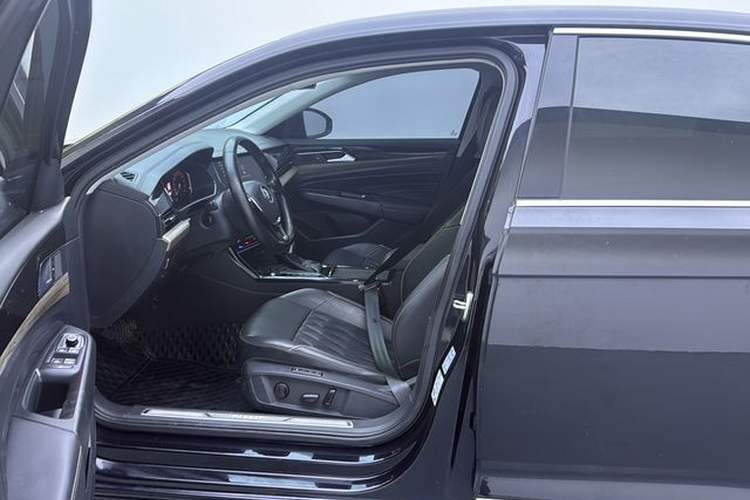Used Volkswagen Passat 2020 330TSI Luxury Edition China VI Interior 4