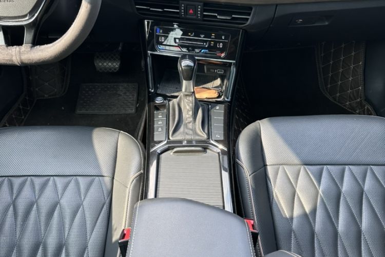 Used Volkswagen Passat 2020 330TSI Luxury Edition China VI Interior 5