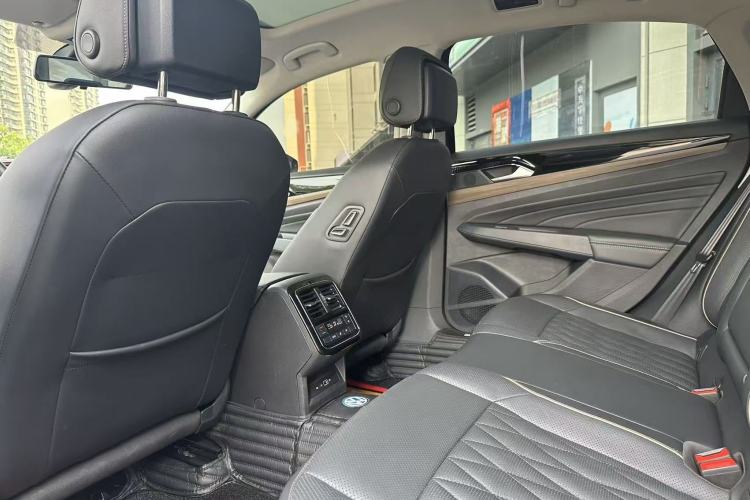 Used Volkswagen Passat 2020 Revised Version 330TSI Luxury Edition China VI Standard Interior 5