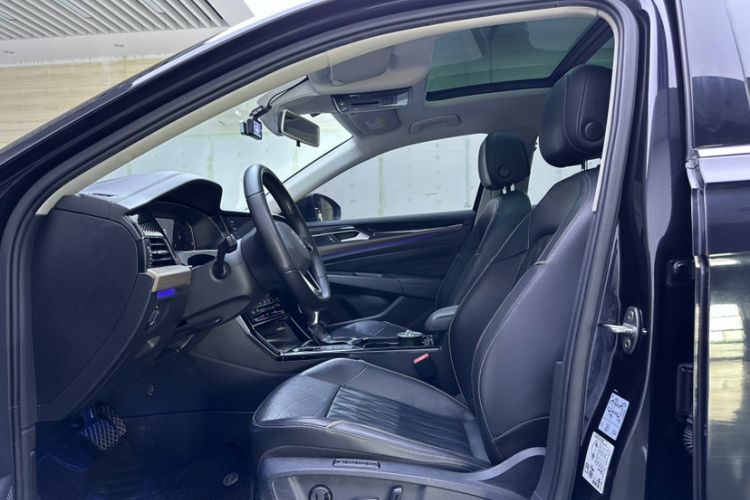 Used Volkswagen Passat 2020 330TSI Luxury Edition China VI Interior 5