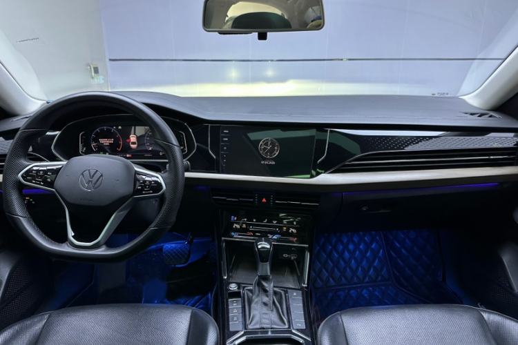 Used Volkswagen Passat 2020 330TSI Luxury Edition China VI Interior 6