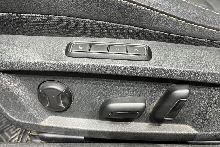 Used Volkswagen Passat 2020 Revised Version 330TSI Luxury Edition China VI Standard Interior 8