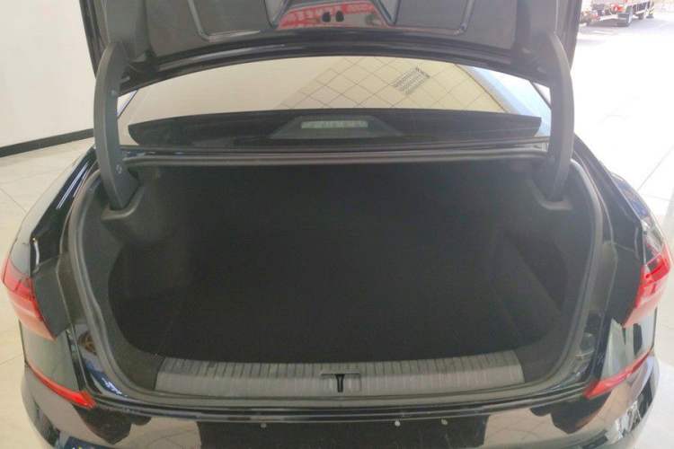 Used Volkswagen Passat 2020 330TSI Elite Edition China VI Interior 8