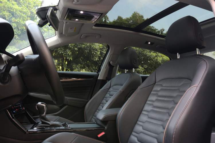 Used Volkswagen Passat 2020 330TSI Elite Edition China VI Interior 9