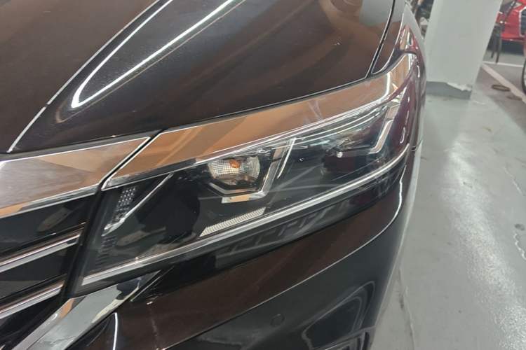 Used Volkswagen Passat 2020 Facelift 330TSI Elite Edition China VI Standard Left Front Headlight