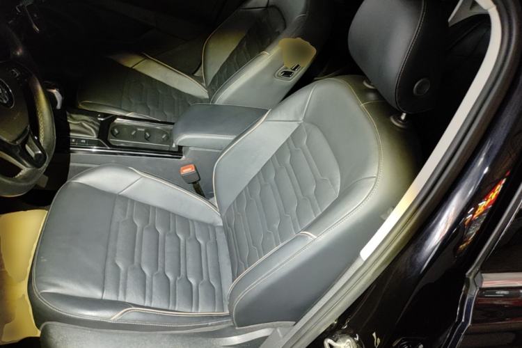Used Volkswagen Passat 2020 330TSI Elite Edition China VI Left Front Seat