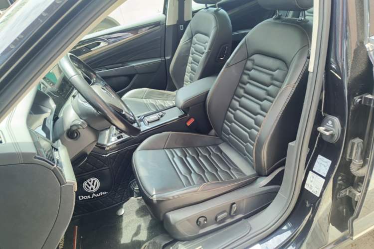 Used Volkswagen Passat 2020 330TSI Elite Edition China VI Left Front Seat