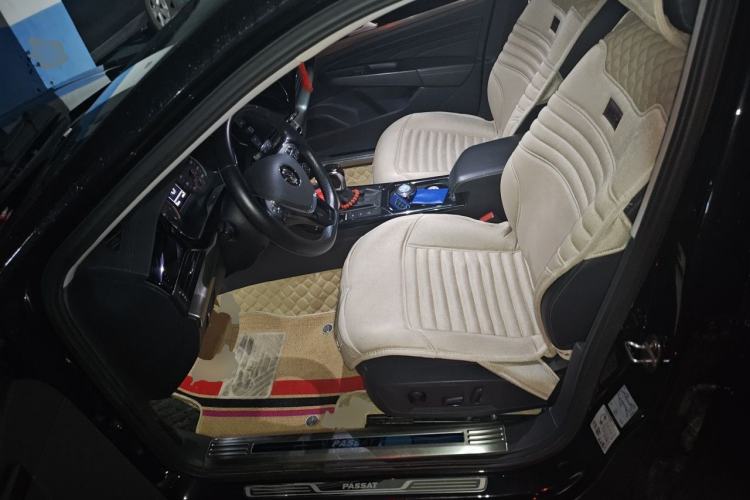 Used Volkswagen Passat 2020 330TSI Elite Edition China VI Left Front Seat