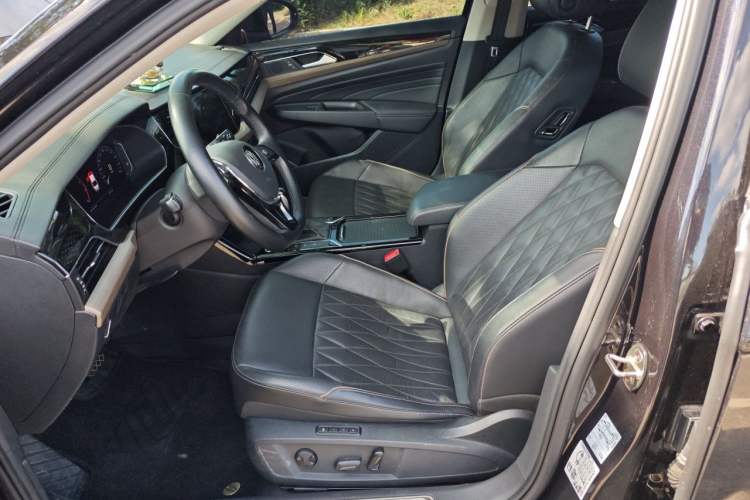 Used Volkswagen Passat 2020 330TSI Luxury Edition China VI Left Front Seat