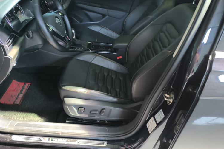 Used Volkswagen Passat 2020 330TSI Elite Edition China VI Left Front Seat