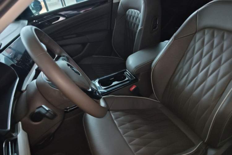 Used Volkswagen Passat 2020 Revised Version 330TSI Luxury Edition China VI Standard Left Front Seat