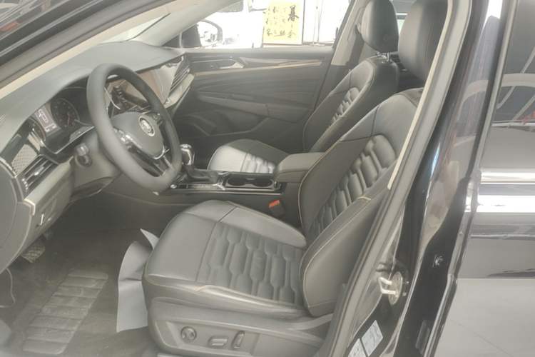 Used Volkswagen Passat 2020 330TSI Elite Edition China VI Left Front Seat