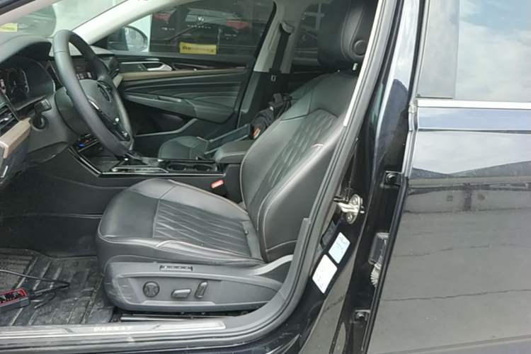 Used Volkswagen Passat 2020 Revised Version 330TSI Luxury Edition China VI Standard Left Front Seat
