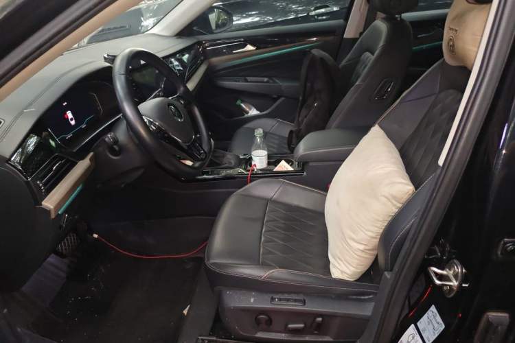 Used Volkswagen Passat 2020 Revised Version 330TSI Luxury Edition China VI Standard Left Front Seat