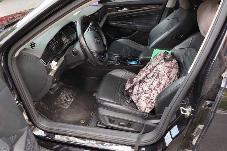 Used Volkswagen Passat 2020 330TSI Elite Edition China VI Left Front Seat
