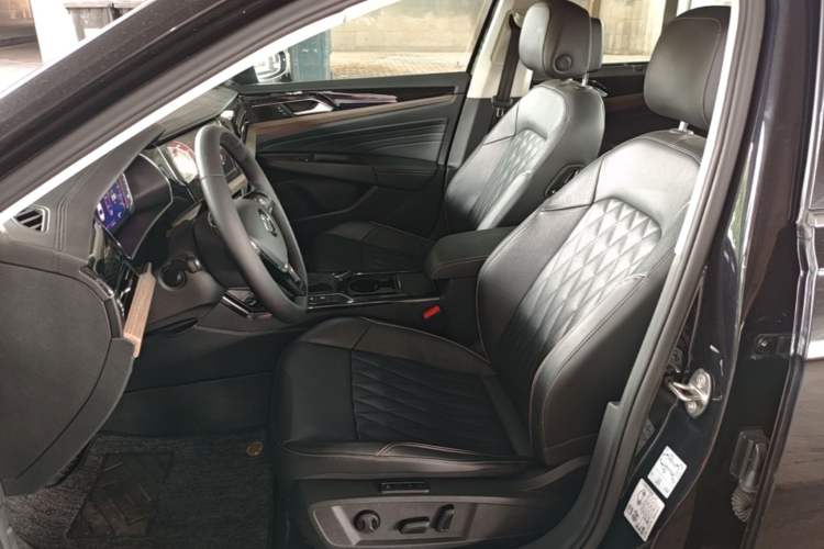 Used Volkswagen Passat 2020 330TSI Luxury Edition China VI Left Front Seat