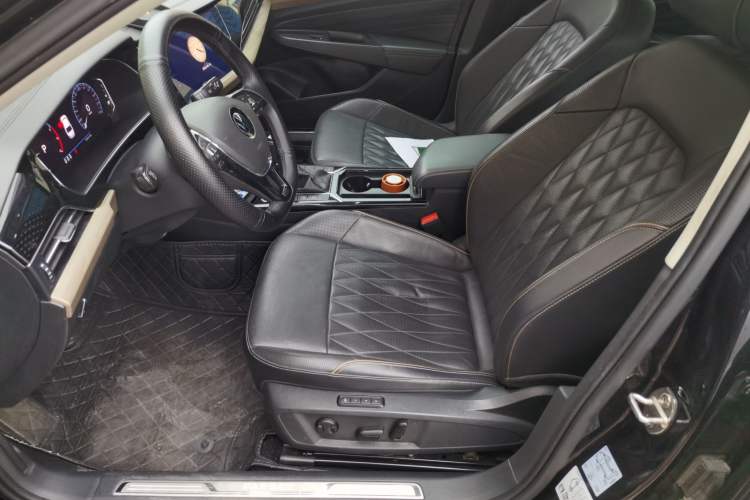 Used Volkswagen Passat 2020 Revised Version 330TSI Luxury Edition China VI Standard Left Front Seat