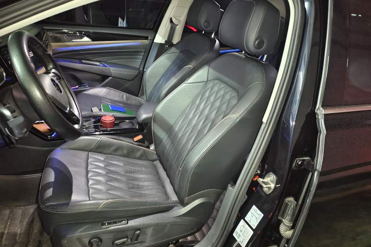 Used Volkswagen Passat 2020 Revised Version 330TSI Luxury Edition China VI Standard Left Front Seat