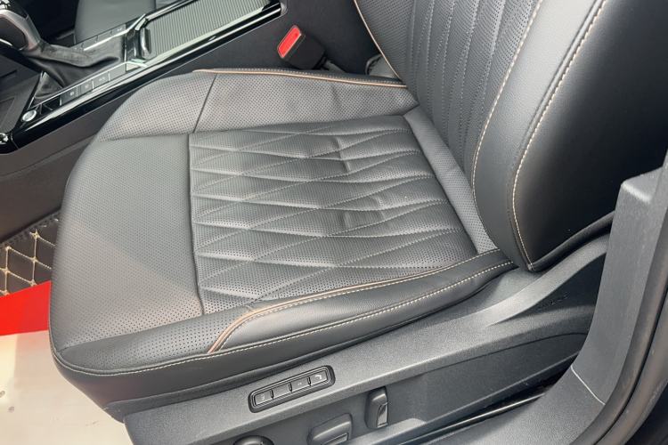 Used Volkswagen Passat 2020 330TSI Prestige Edition China VI Standard Left Front Seat